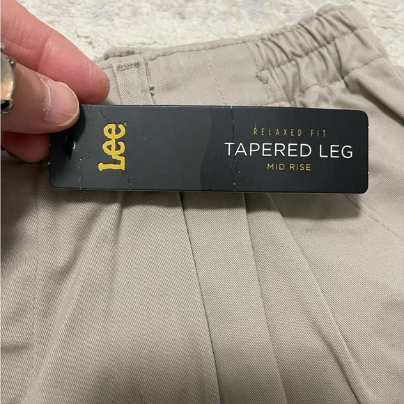 NWT Women’s Size 4 (26 X 27) Lee Tapered Leg Relaxed Fit Mid Rise Pants In Tuape - Picture 6 of 10
